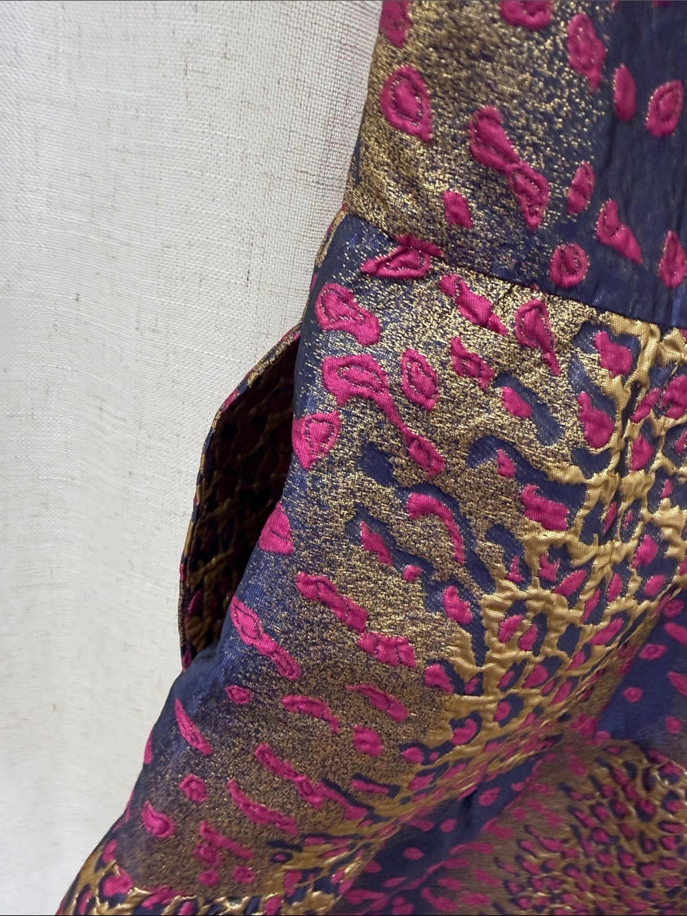 THML Metallic Fucshia & Gold Jacquard Animal Print Flutter Sleeve Dress NWT - Picture 8 of 12